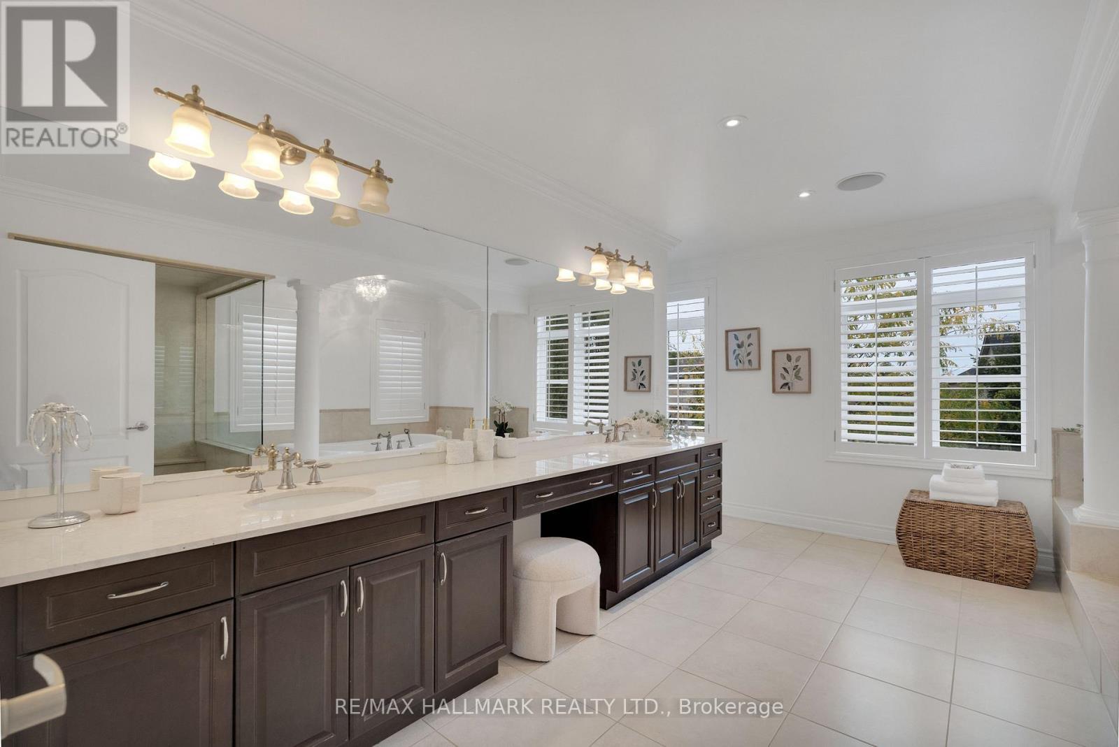 Primary ensuite - 3458 Skipton Lane, Oakville, ON