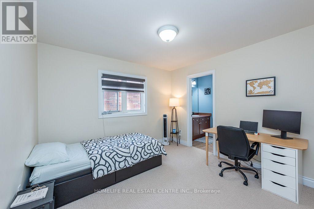 26 Imperial Lakes Drive, Brampton, ON