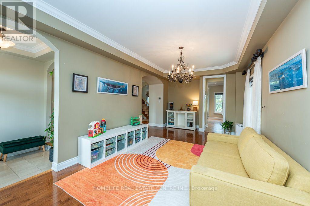 26 Imperial Lakes Drive, Brampton, ON