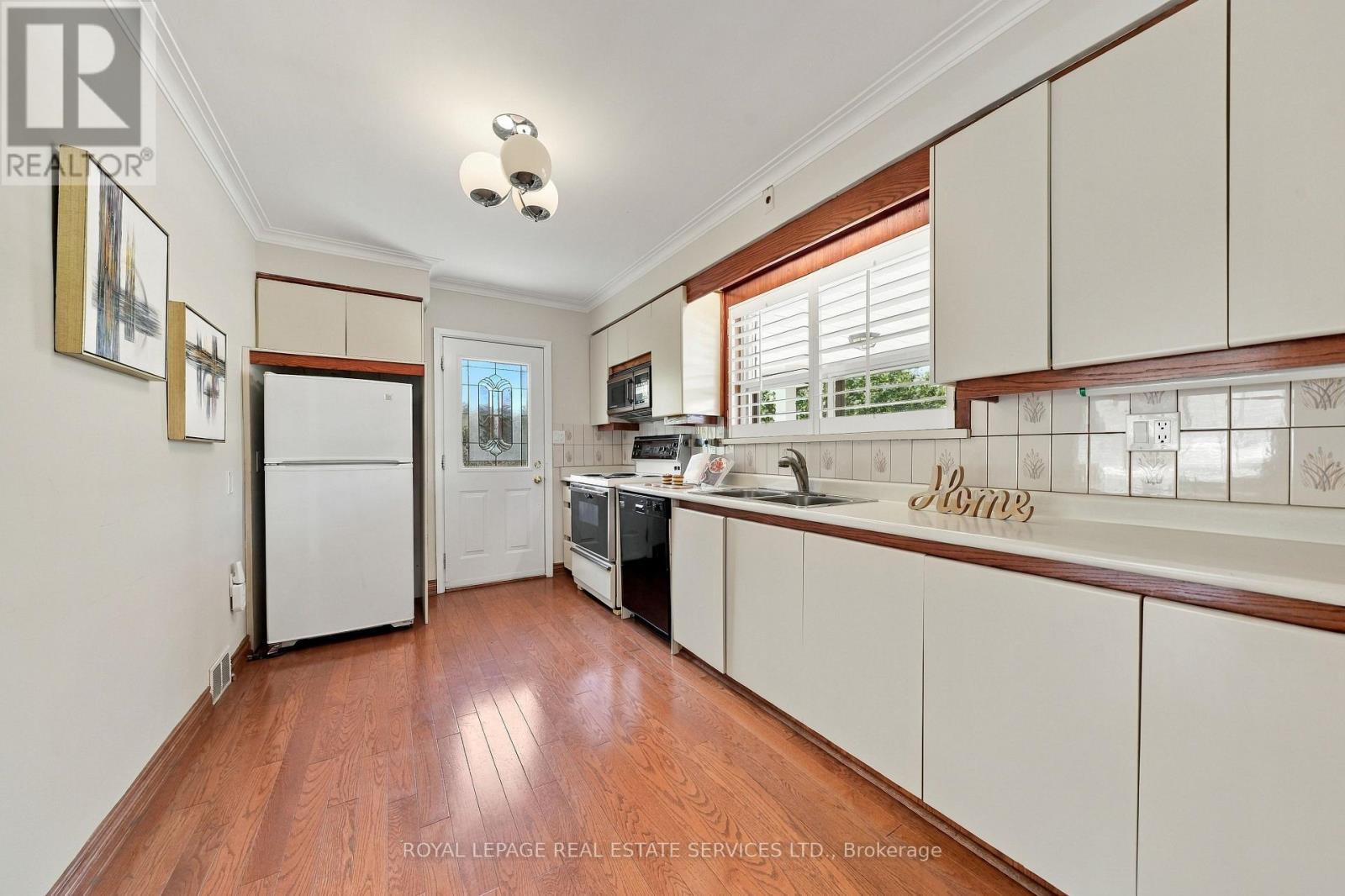 Main Level - 81 Letchworth Crescent, Toronto, ON