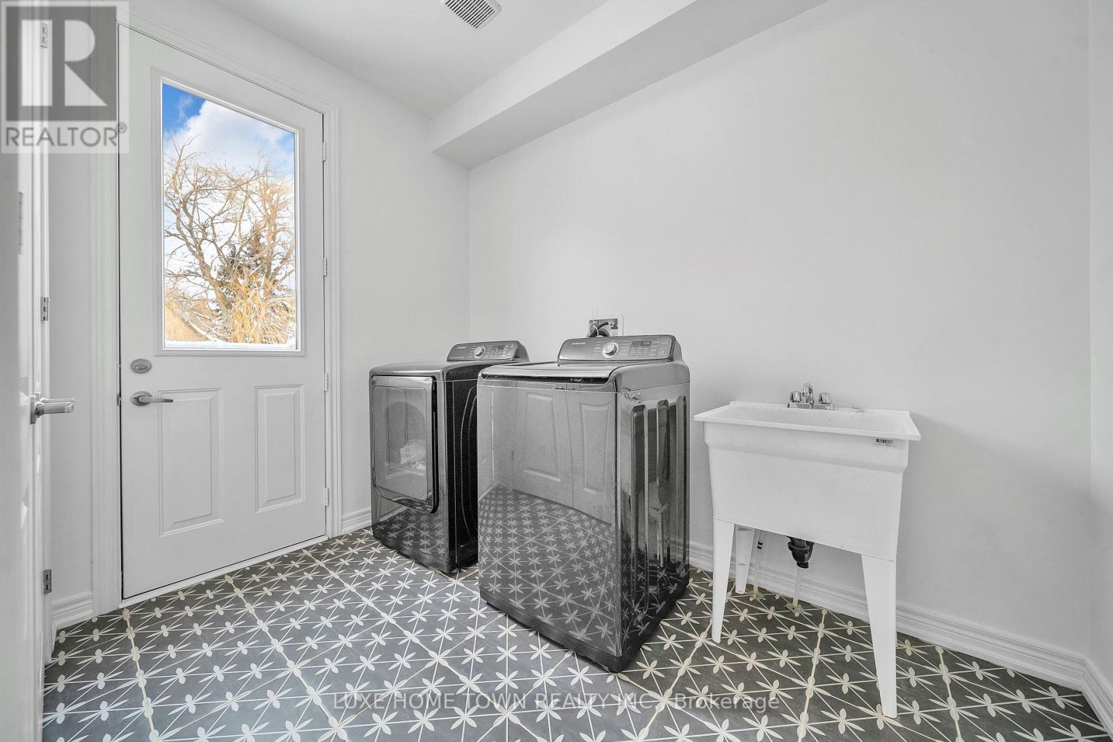 136 Harpin Way E, Centre Wellington, ON
