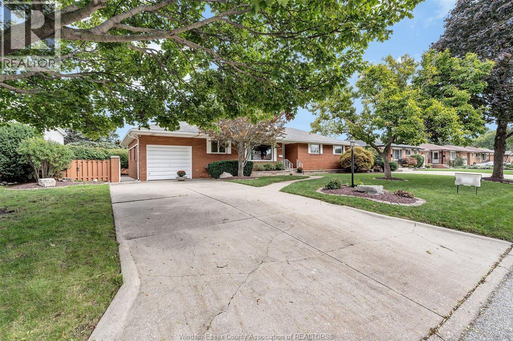 2360 Leonard Road, Windsor, ON