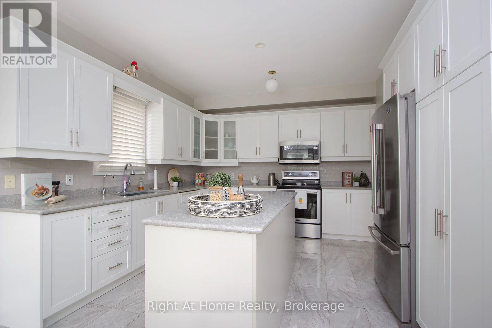 2096 Stornoway Street, Oshawa (Kedron), ON