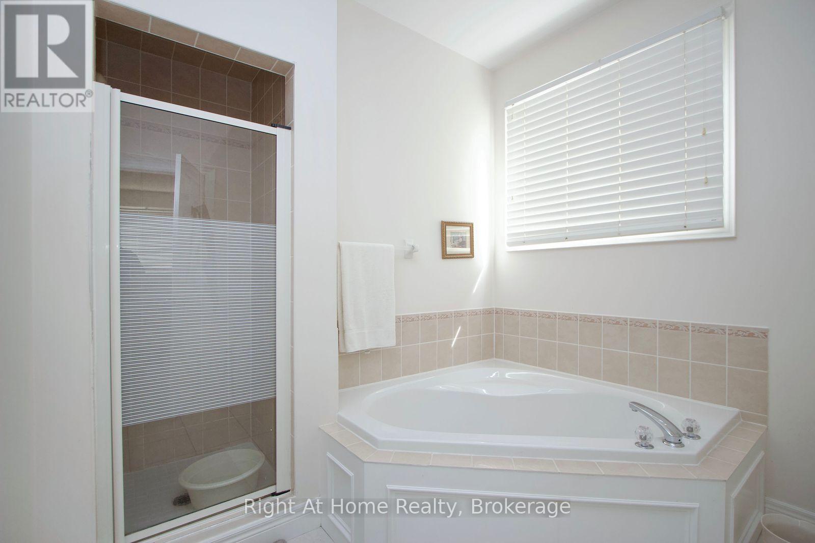 2096 Stornoway Street, Oshawa (Kedron), ON