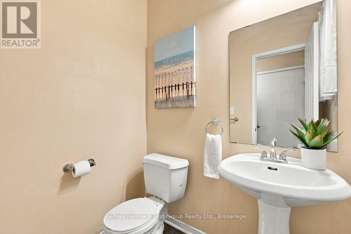 120 Point Hope Place, Whitby (Port Whitby), ON