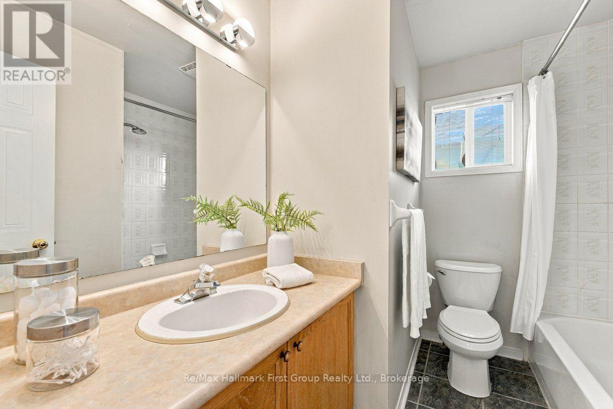 120 Point Hope Place, Whitby (Port Whitby), ON