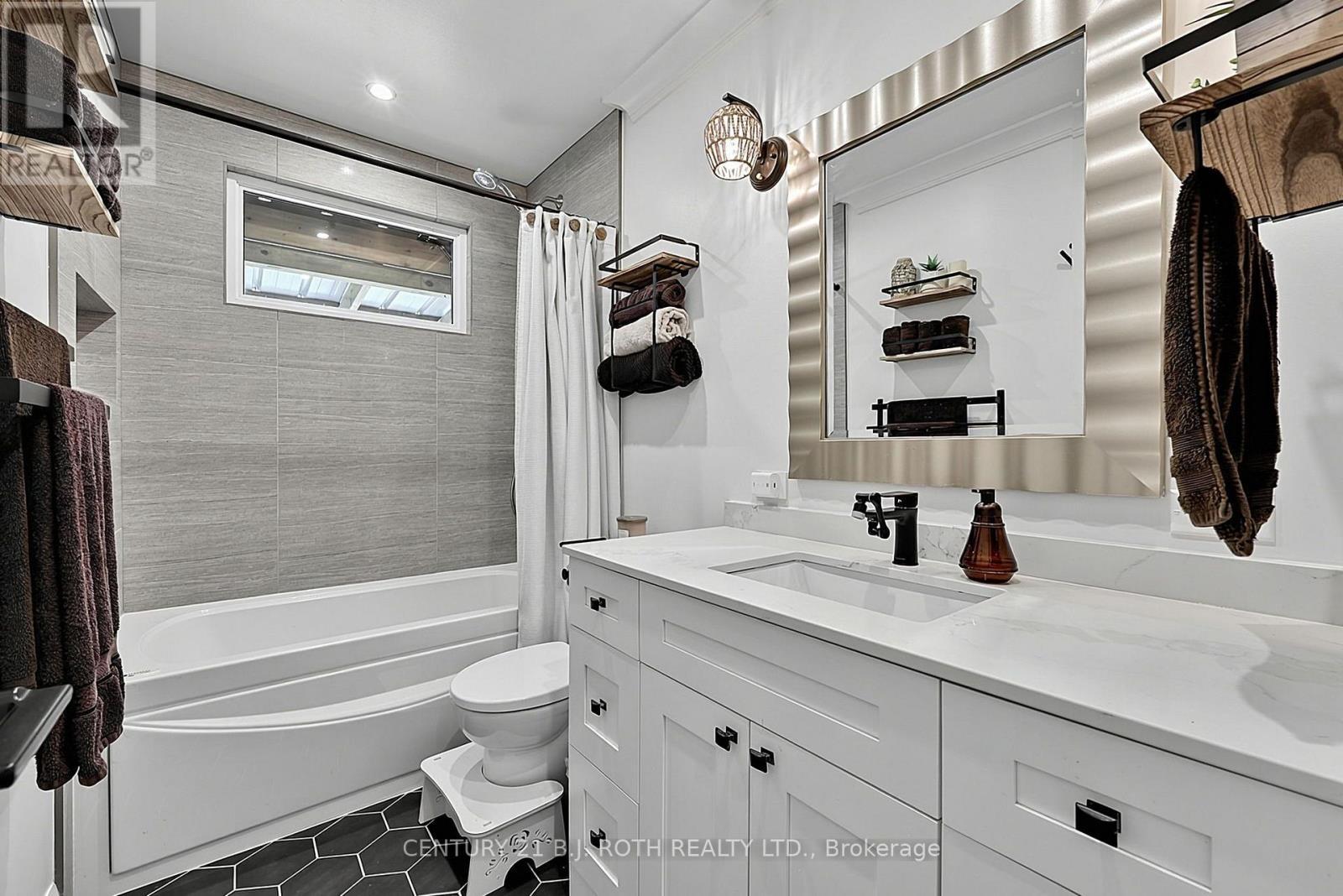 25 Glengrove Avenue, Oro-Medonte, ON