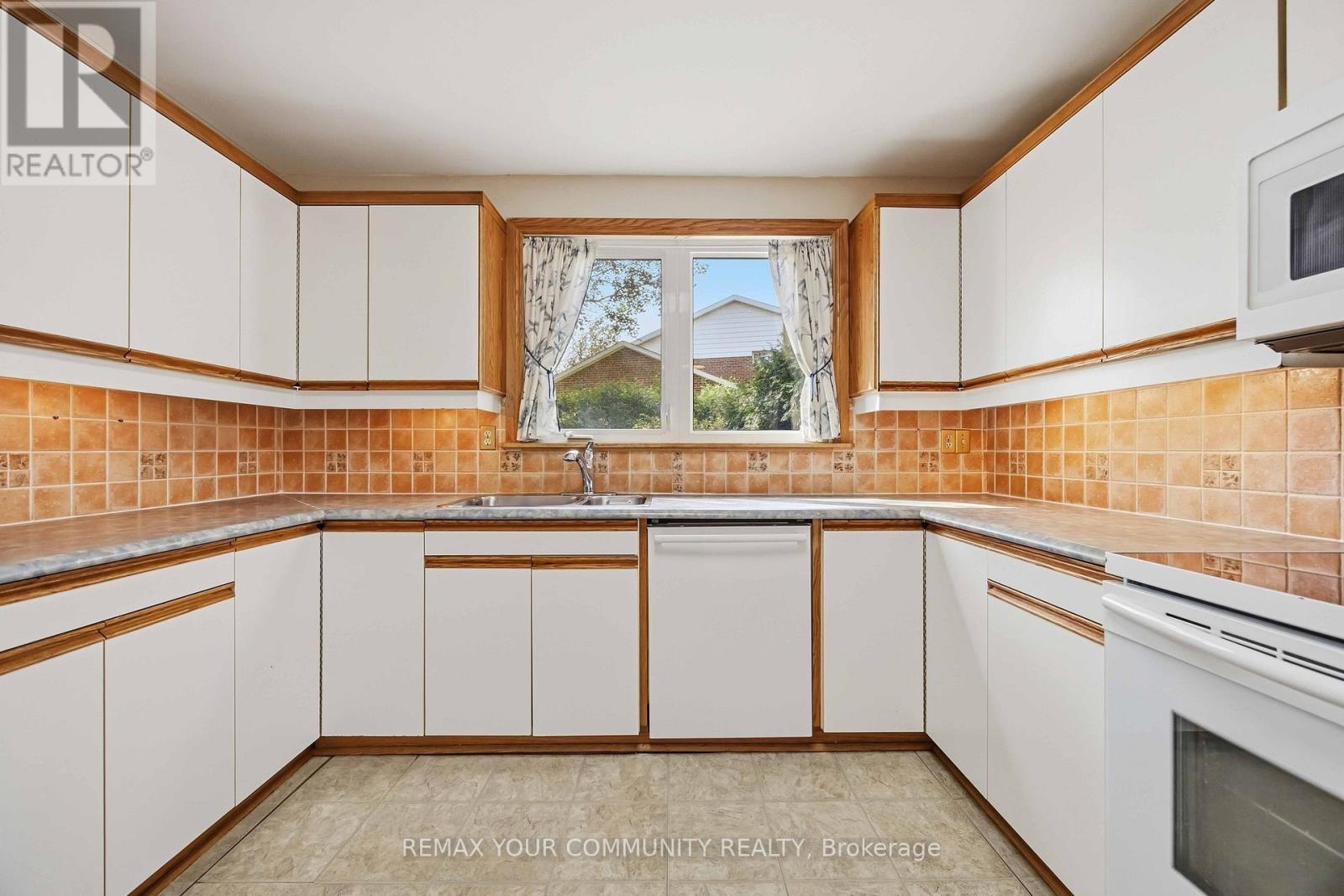 588 Huntingwood Drive, Toronto, ON