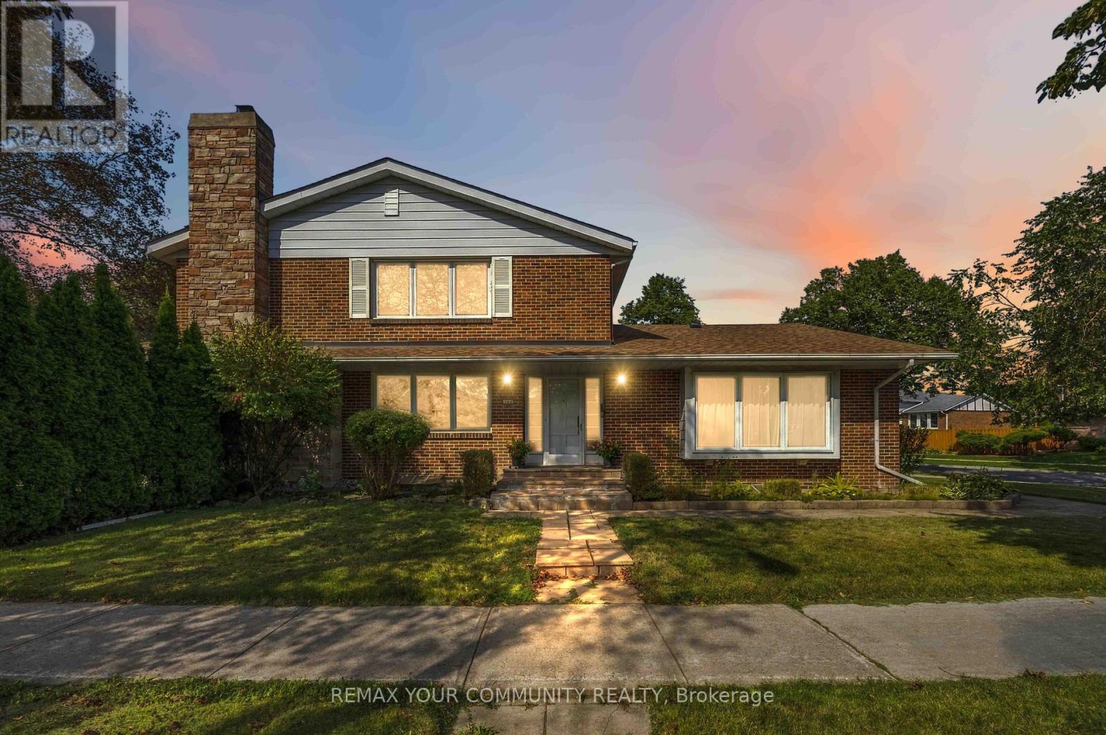 588 Huntingwood Drive, Toronto, ON