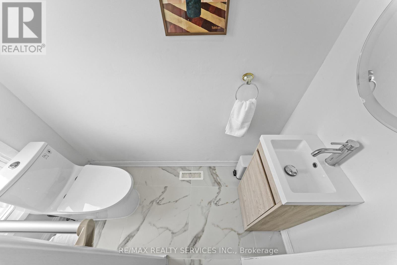 Powder Room - 34 Cathcart Crescent, Brampton, ON