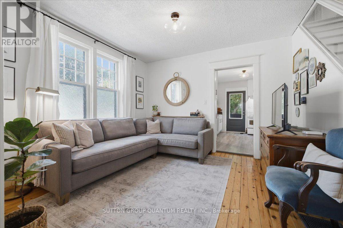 137 Chisholm Street, Oakville, ON
