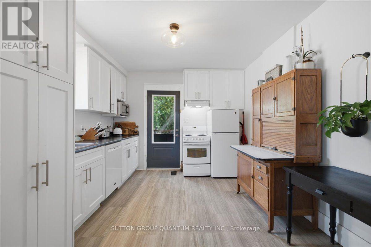 137 Chisholm Street, Oakville, ON