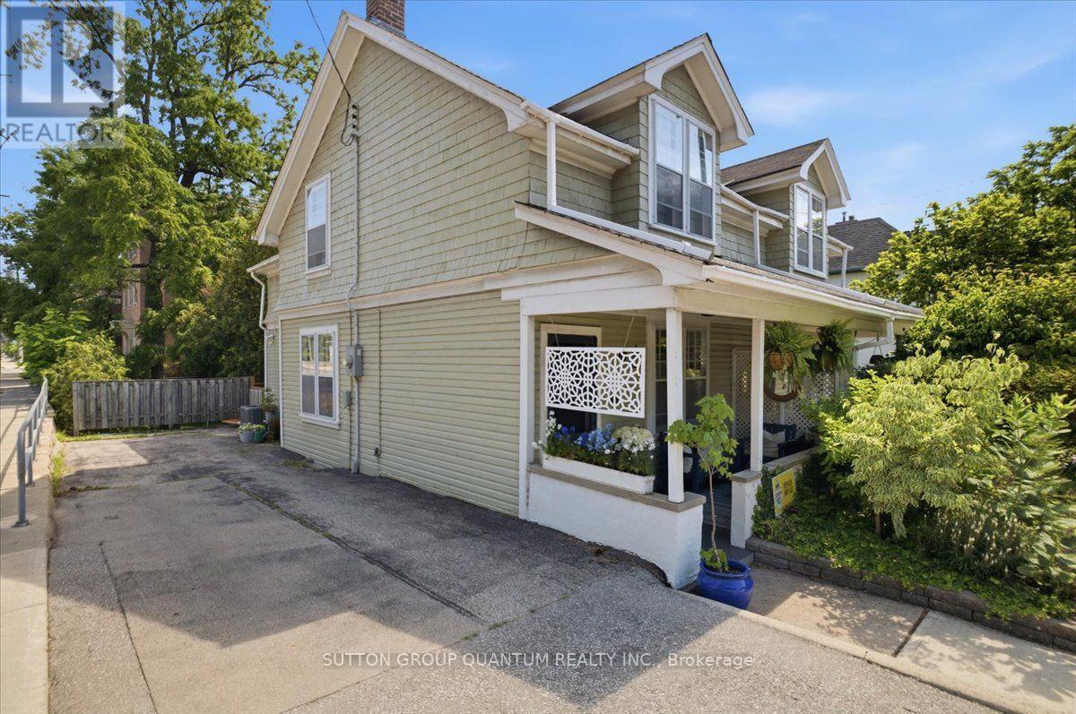 137 Chisholm Street, Oakville, ON
