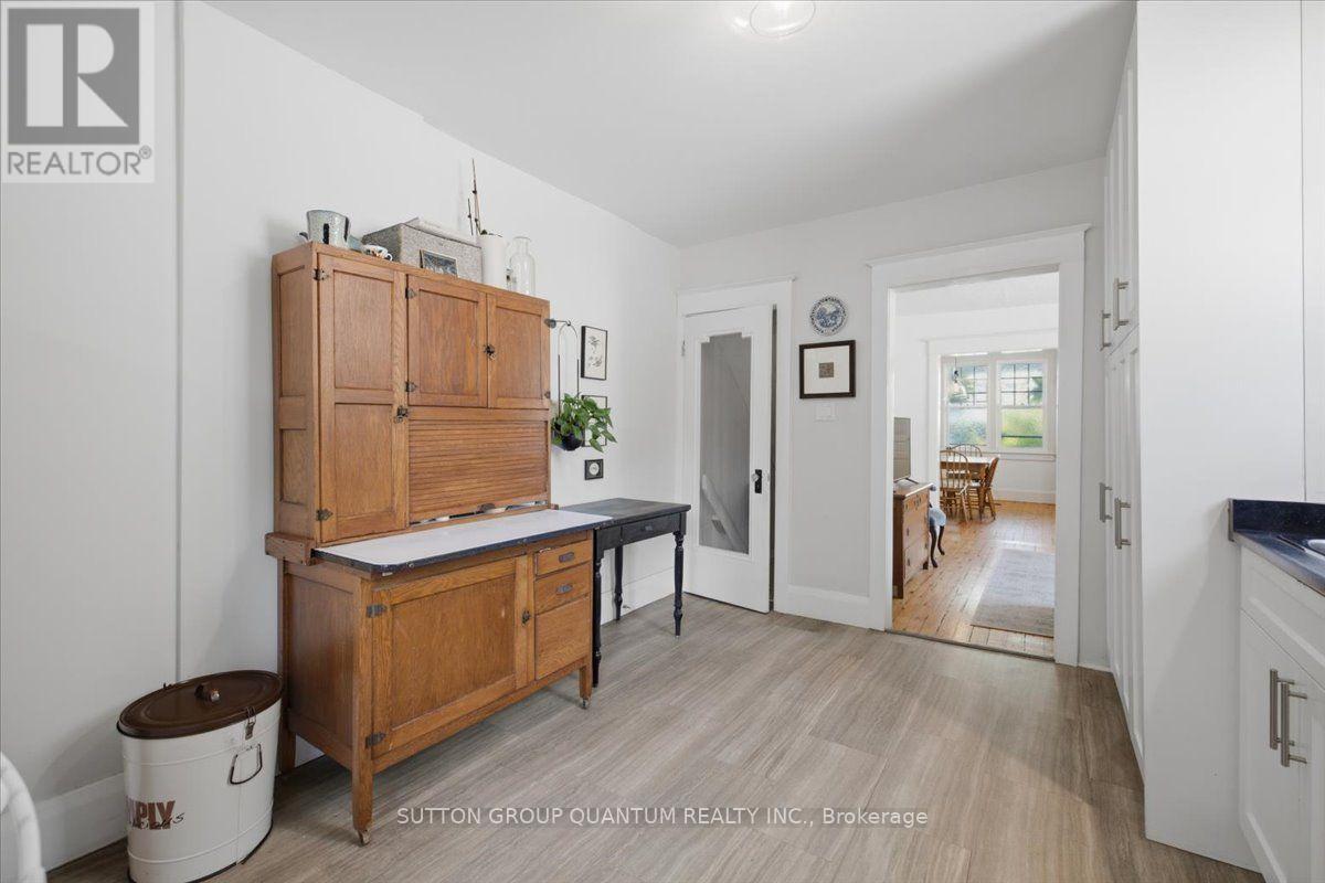 137 Chisholm Street, Oakville, ON