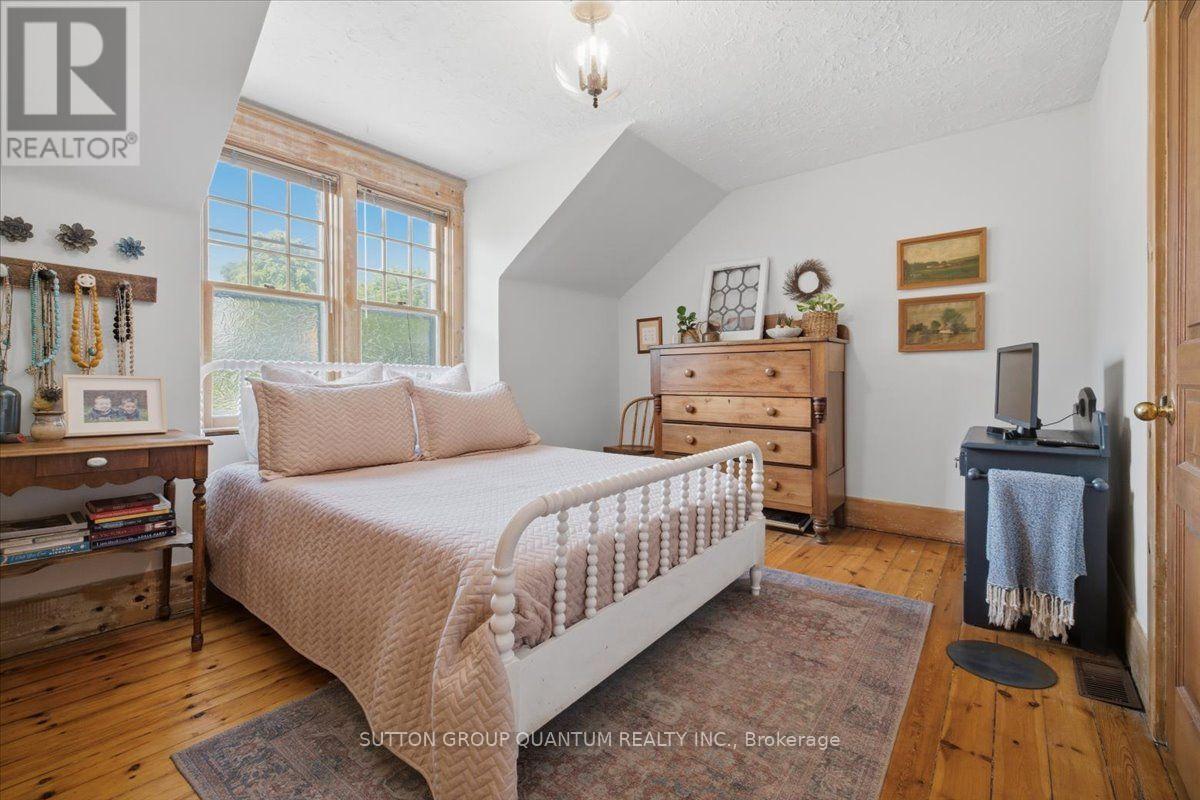 137 Chisholm Street, Oakville, ON
