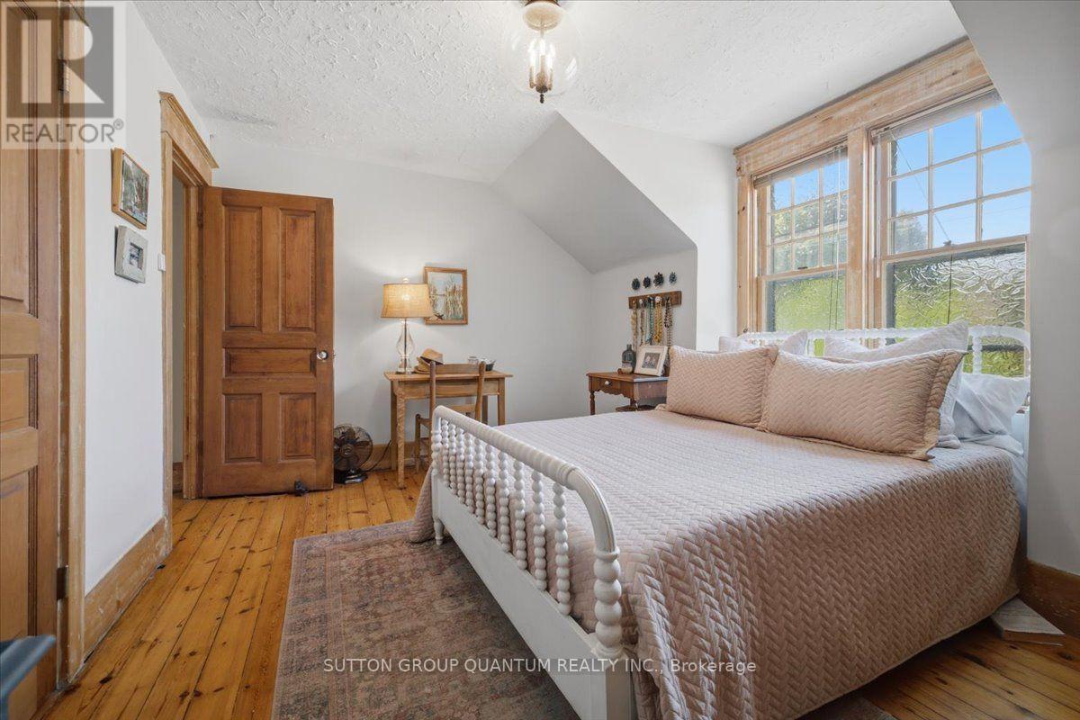 137 Chisholm Street, Oakville, ON