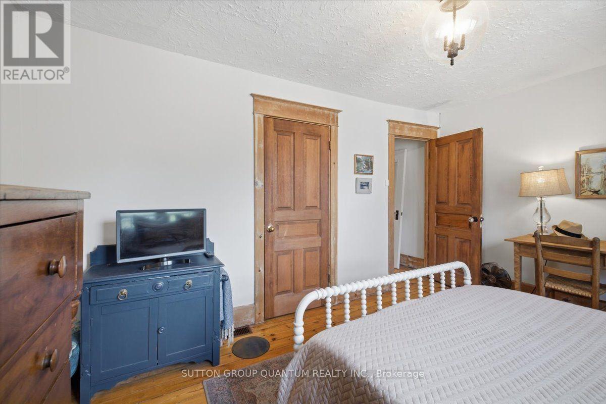 137 Chisholm Street, Oakville, ON