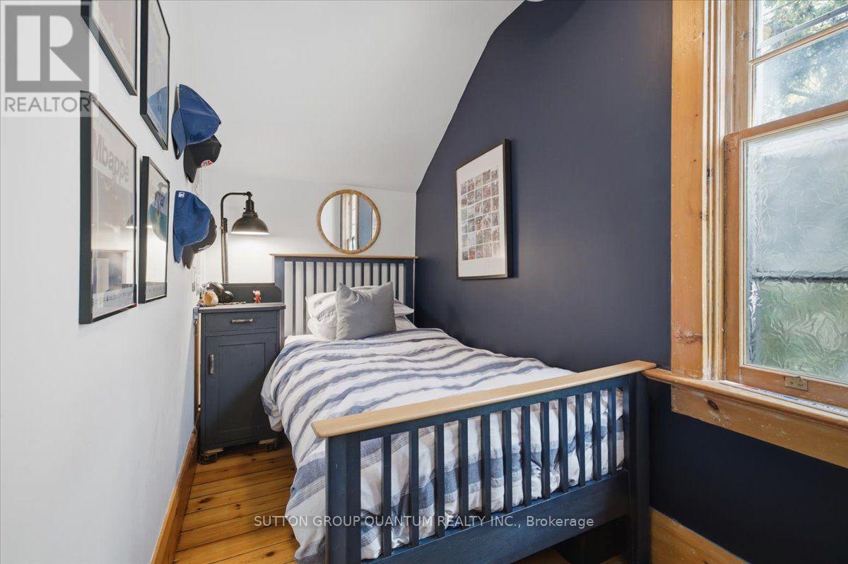 137 Chisholm Street, Oakville, ON