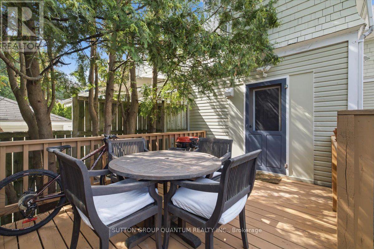 137 Chisholm Street, Oakville, ON