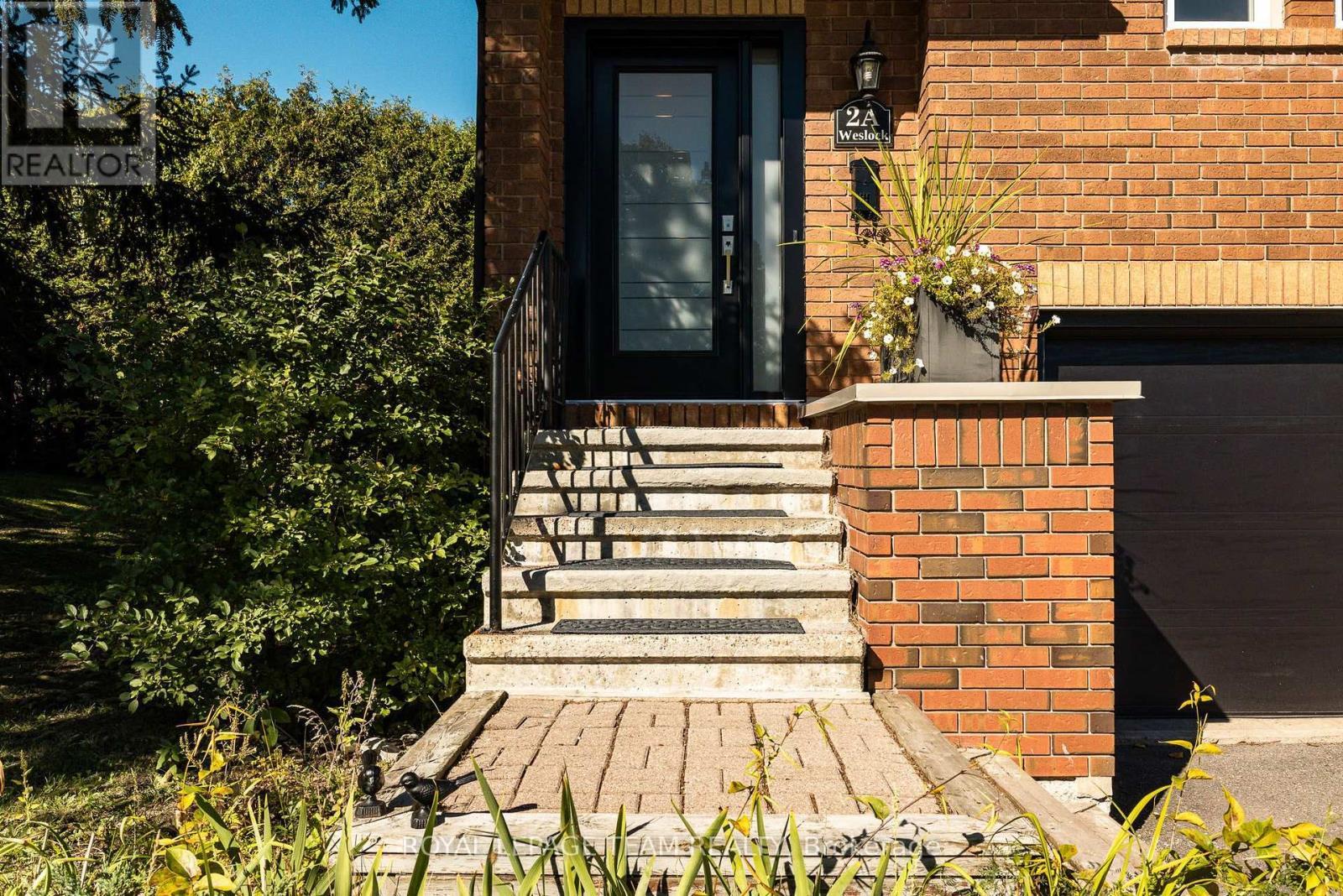 2A Weslock Way, Ottawa, ON