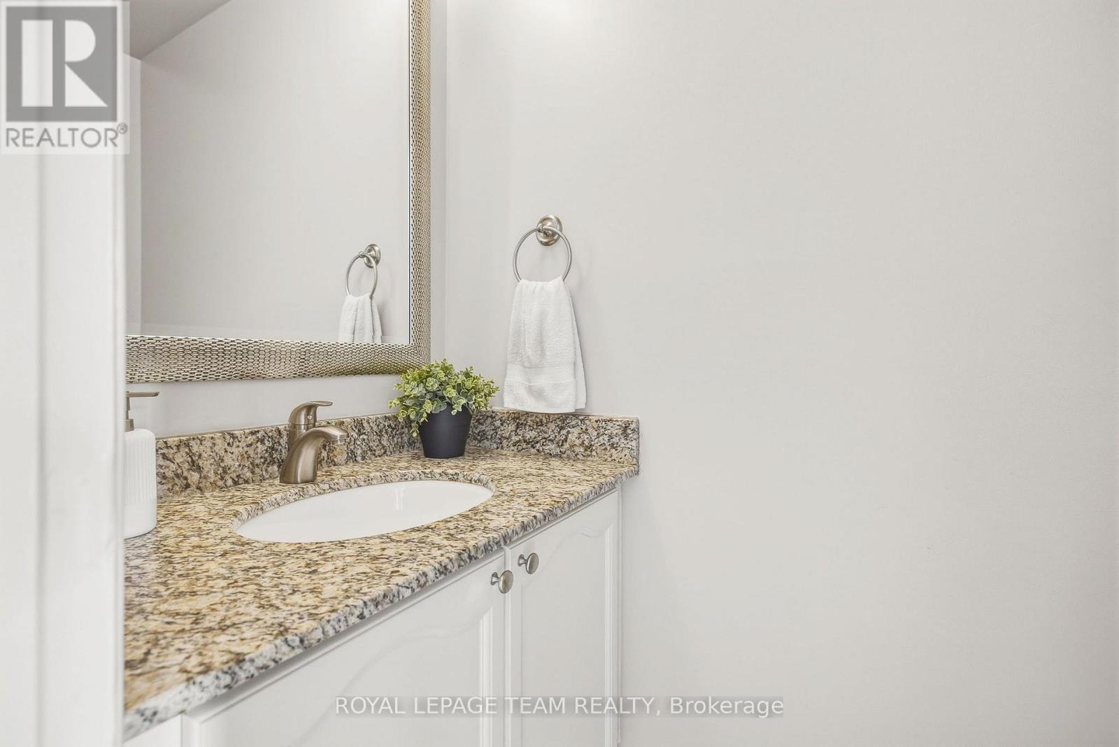 2A Weslock Way, Ottawa, ON