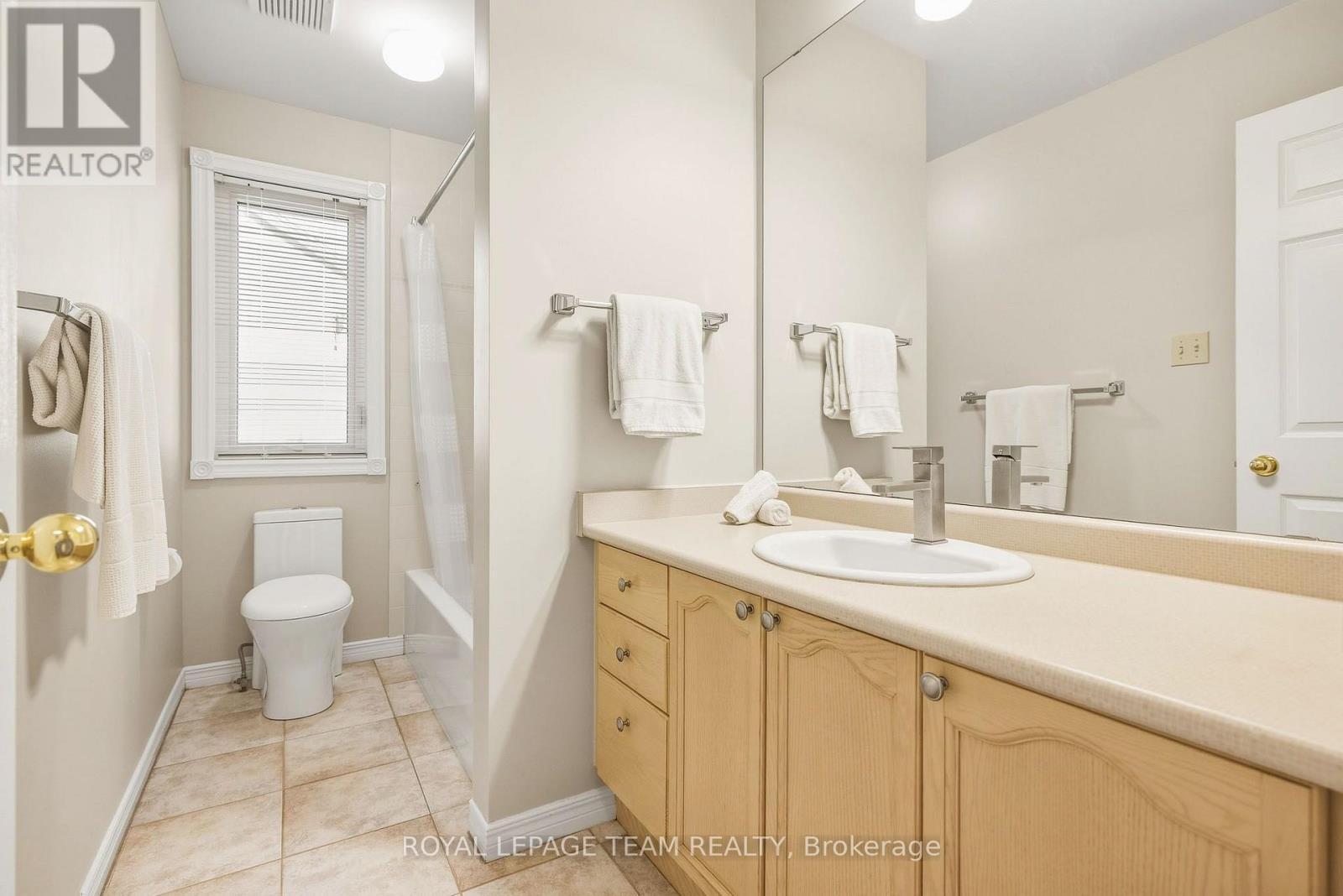 2A Weslock Way, Ottawa, ON
