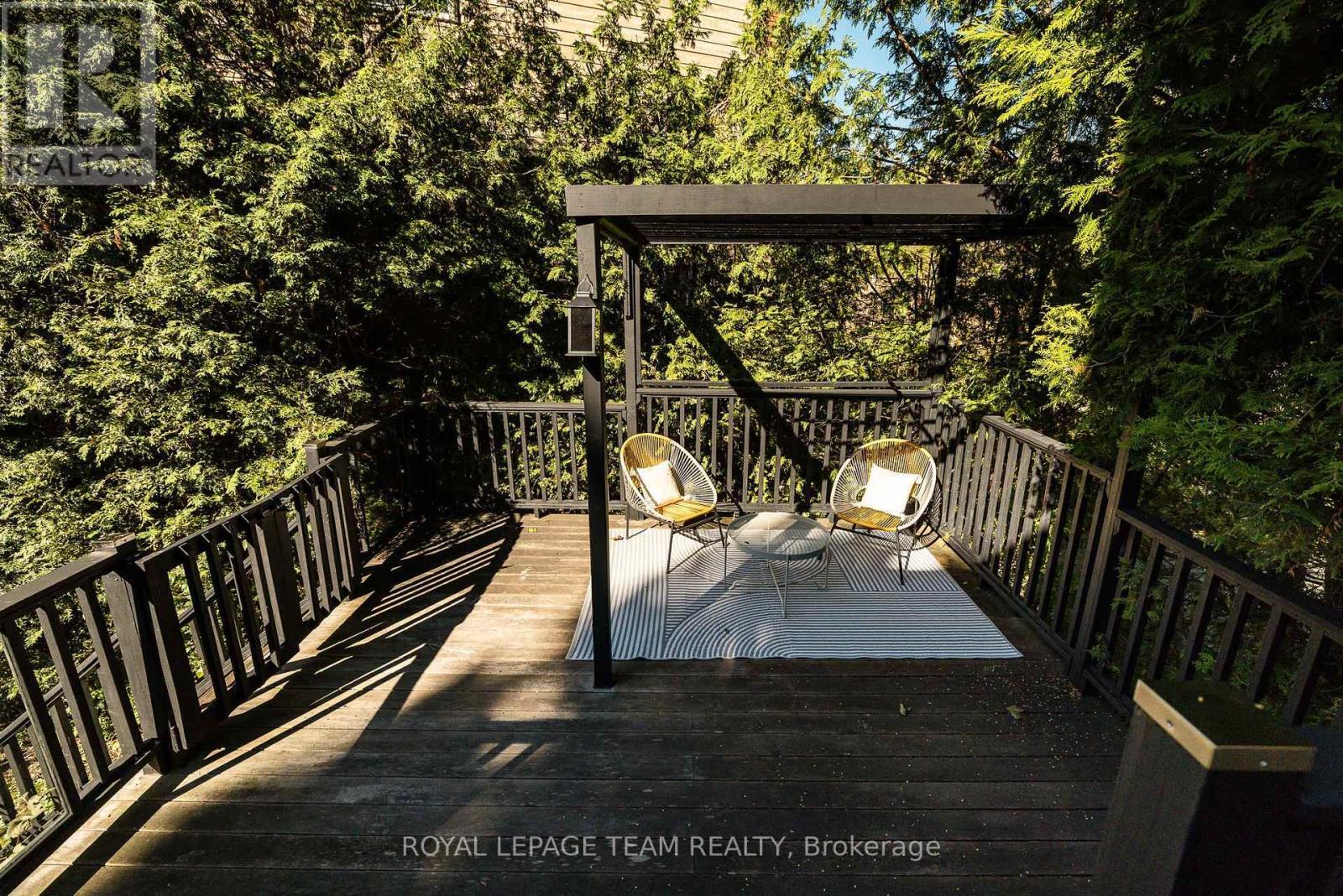 2A Weslock Way, Ottawa, ON
