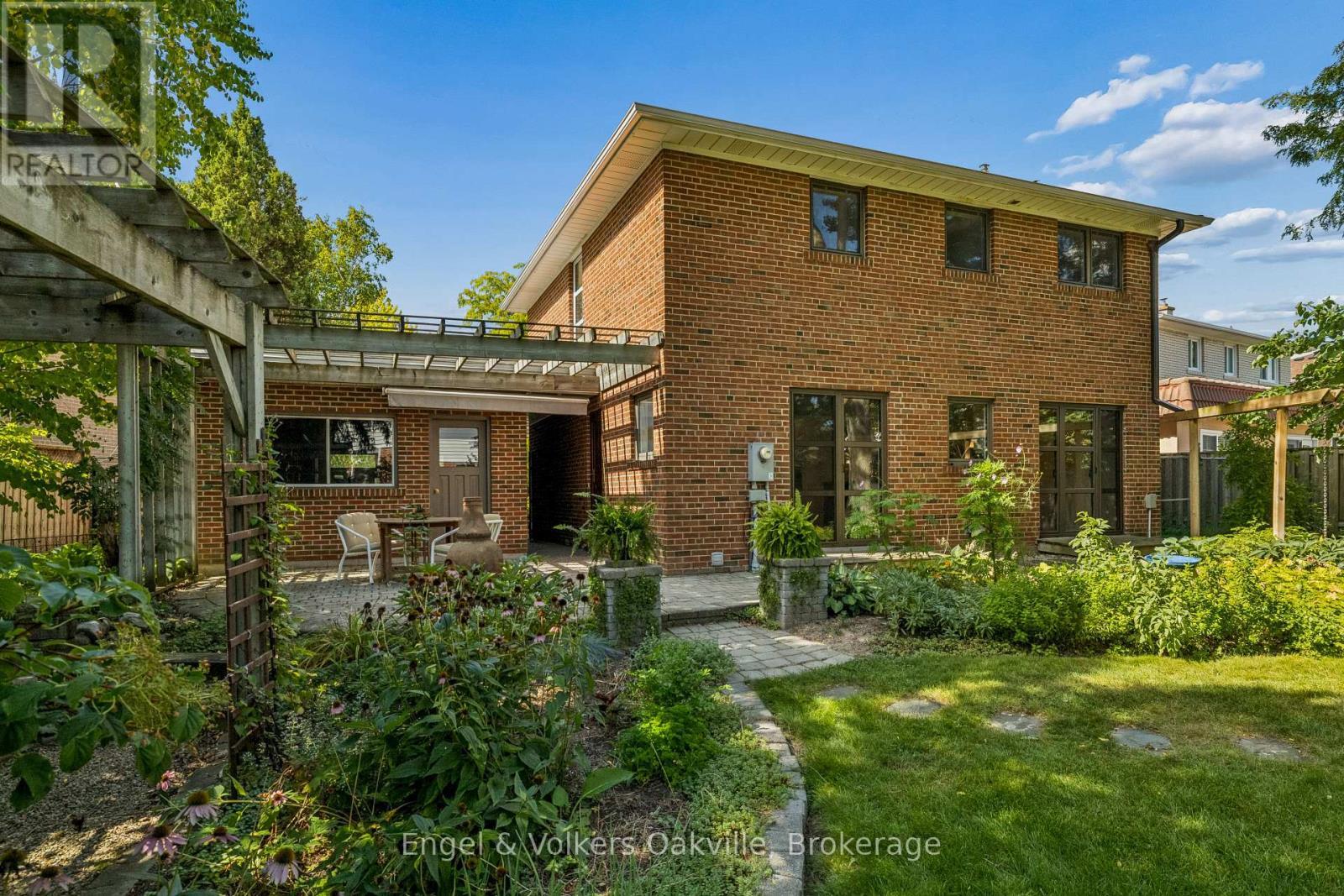 1170 Conyers Crescent, Mississauga (Erindale), ON