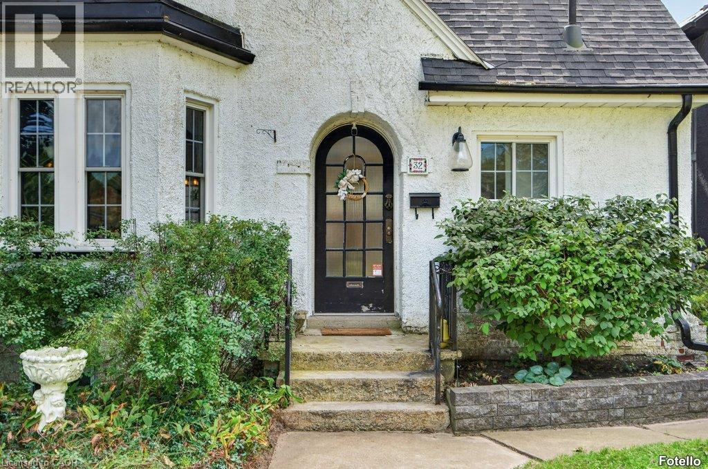 32 Lincoln Avenue, Brantford, ON