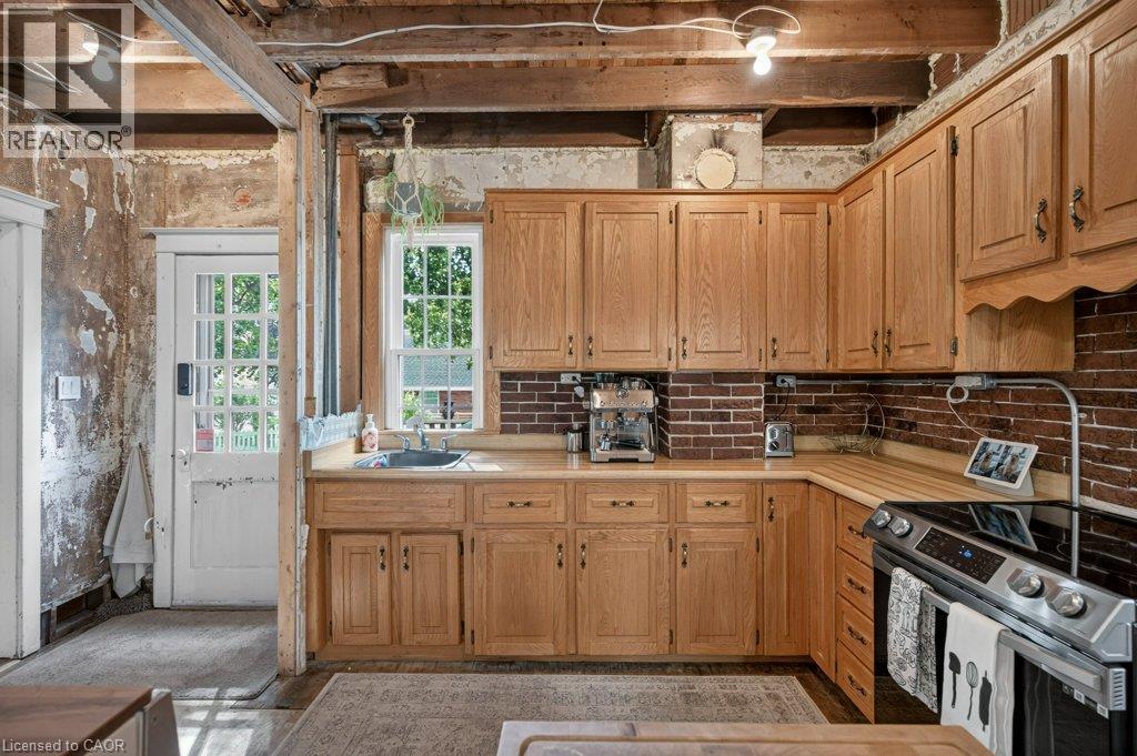 32 Lincoln Avenue, Brantford, ON