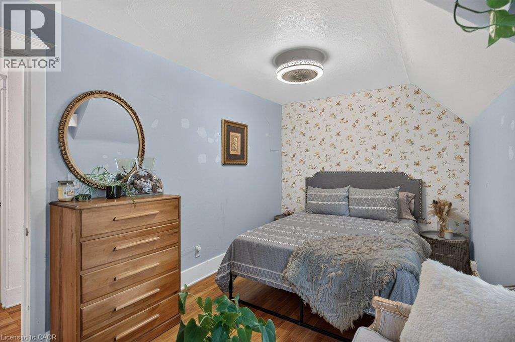 32 Lincoln Avenue, Brantford, ON