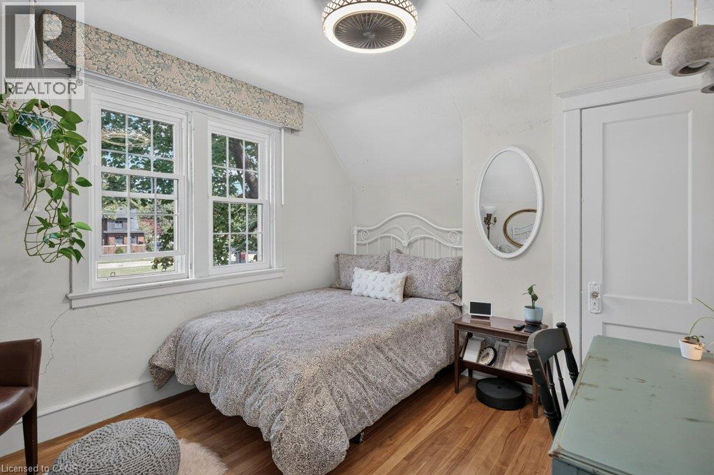 32 Lincoln Avenue, Brantford, ON