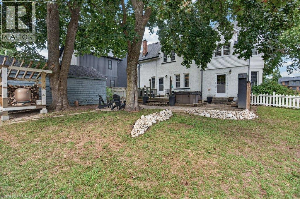 32 Lincoln Avenue, Brantford, ON