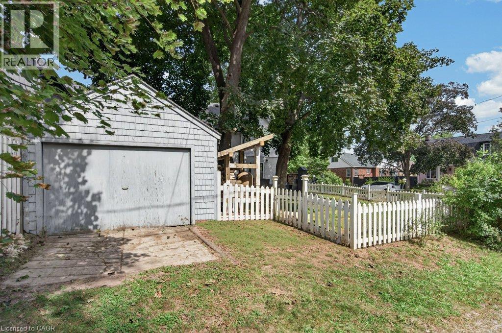 32 Lincoln Avenue, Brantford, ON