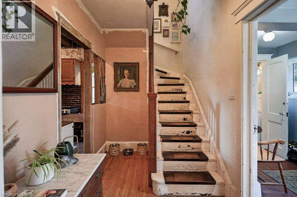 32 Lincoln Avenue, Brantford, ON