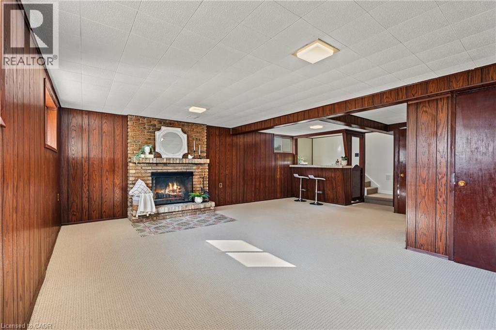 Can YOU see it!! HOLIDAYS are here this year!! Space for everyone!! - 589 Mohawk Road W, Hamilton, ON