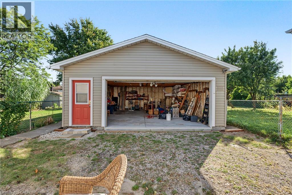 IMAGINE! Your own private workshop!! - 589 Mohawk Road W, Hamilton, ON