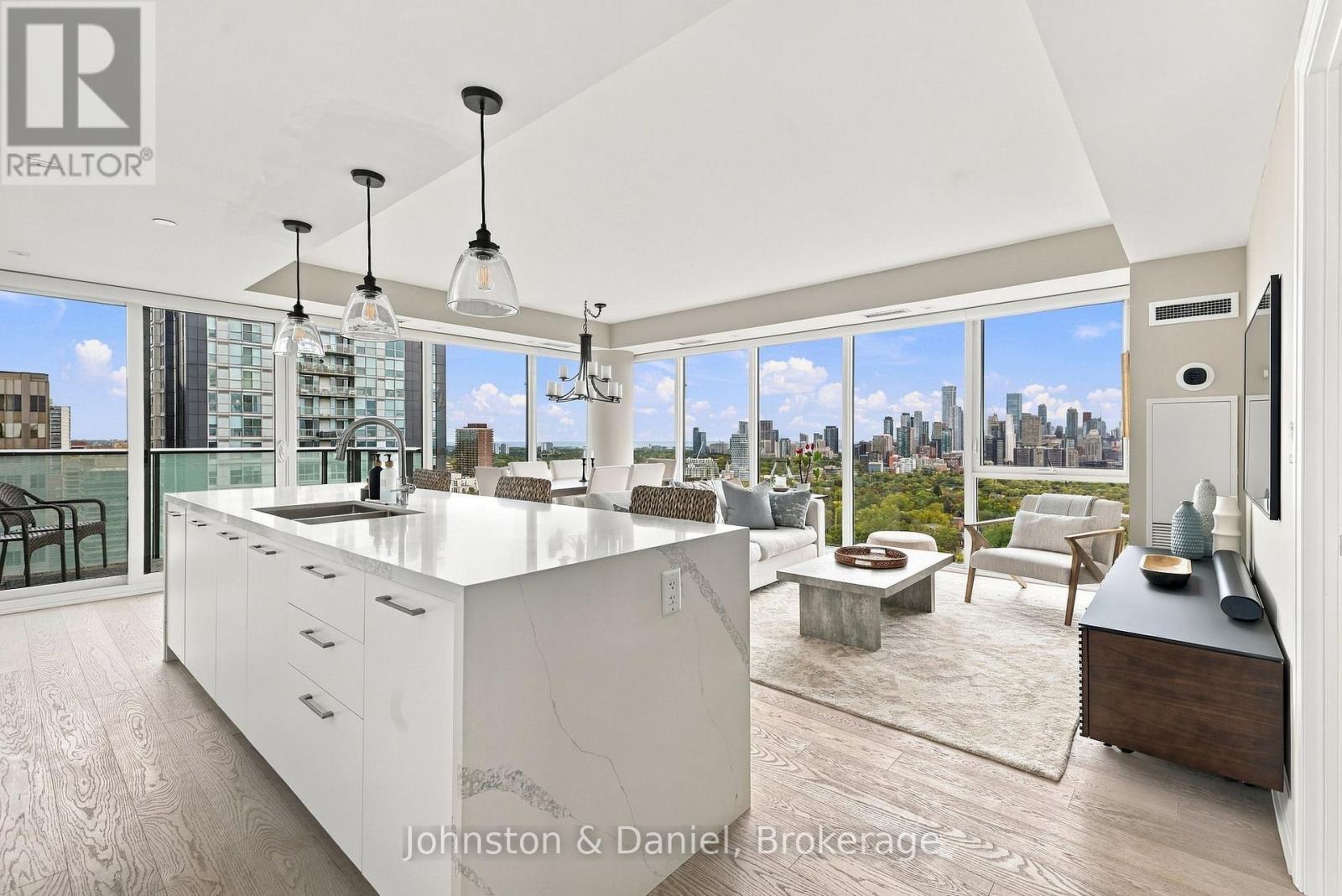 Open Concept Living - 2010 - 99 Foxbar Road, Toronto, ON