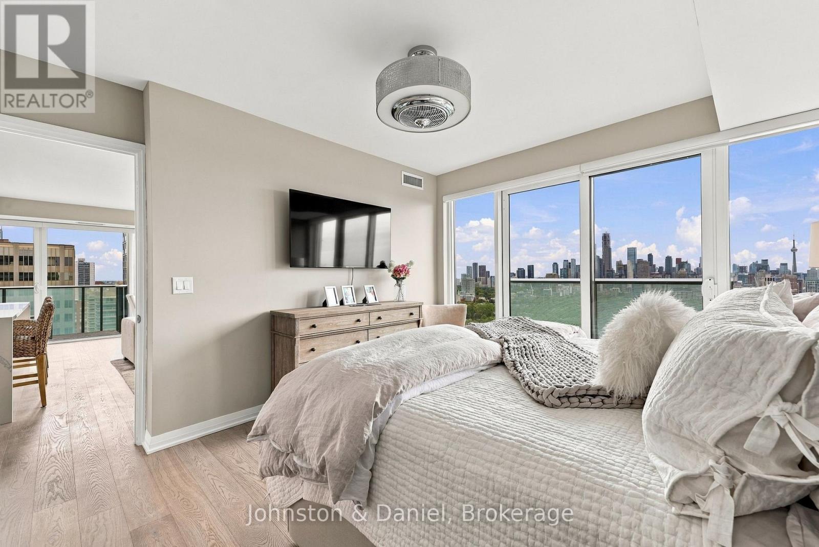 Wake up to great views - 2010 - 99 Foxbar Road, Toronto, ON