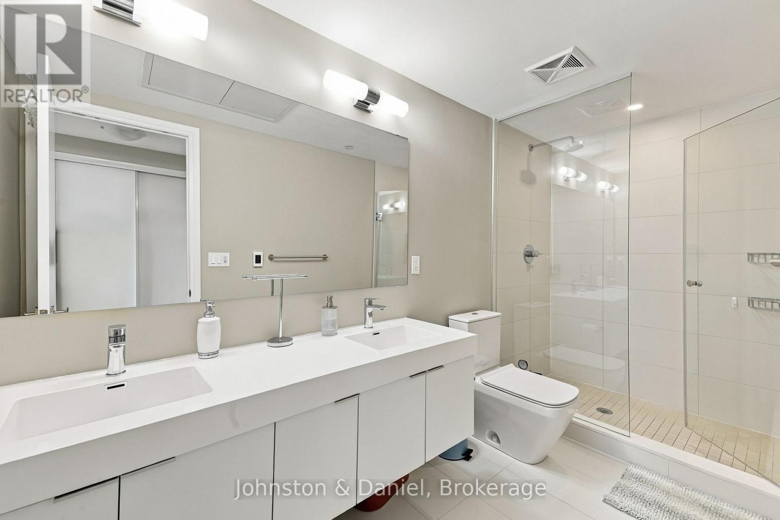 Primary 4 pc Ensuite - 2010 - 99 Foxbar Road, Toronto, ON