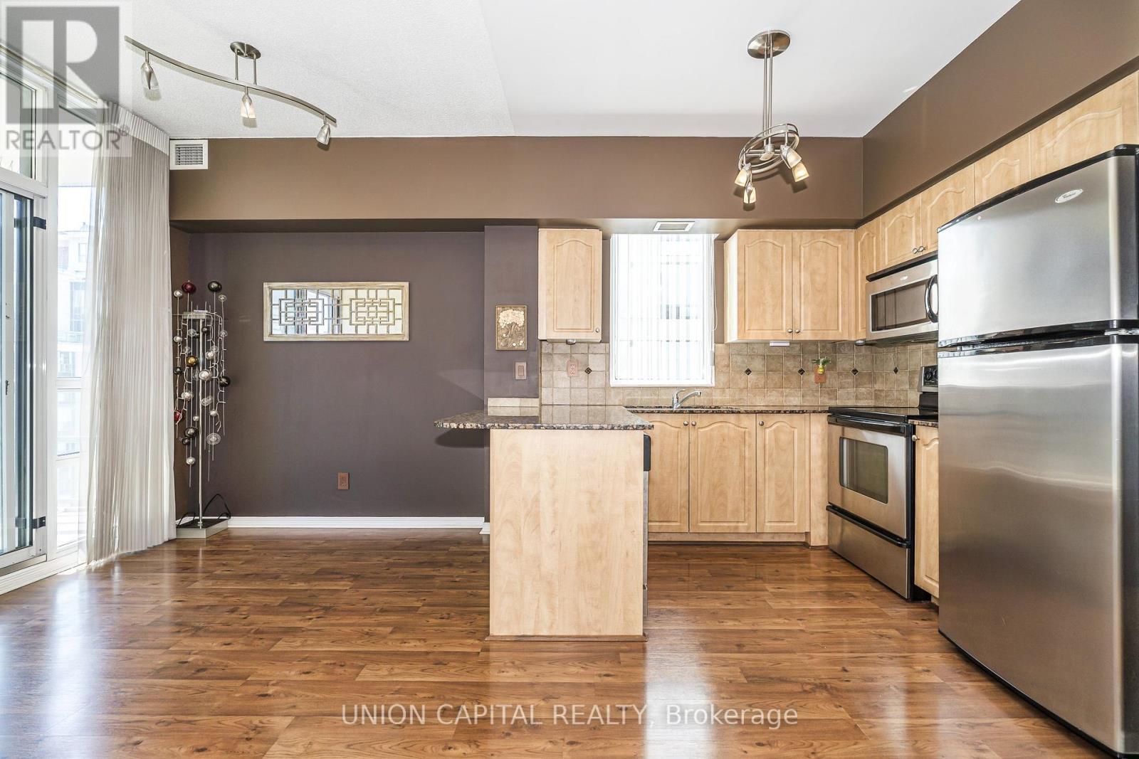 2002 - 509 Beecroft Road, Toronto, ON