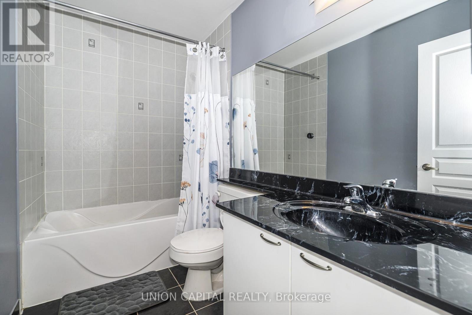 Main Bath - 2002 - 509 Beecroft Road, Toronto, ON