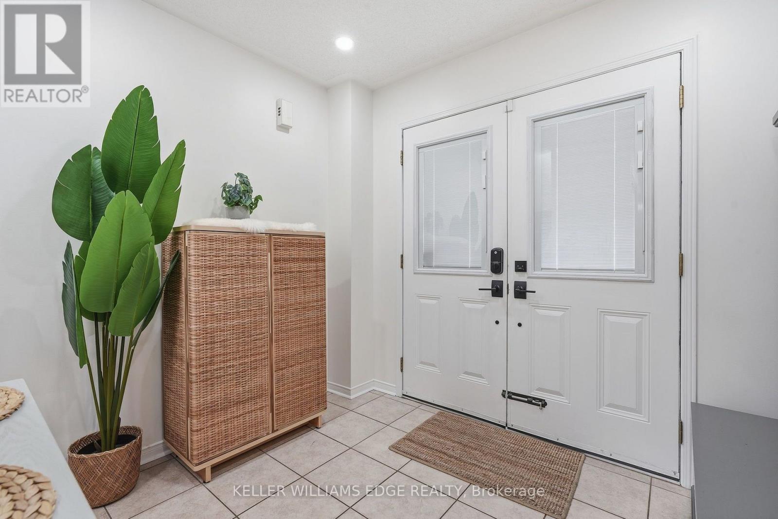 Bright & Spacious Foyer - 4828 Verdi Street, Burlington, ON