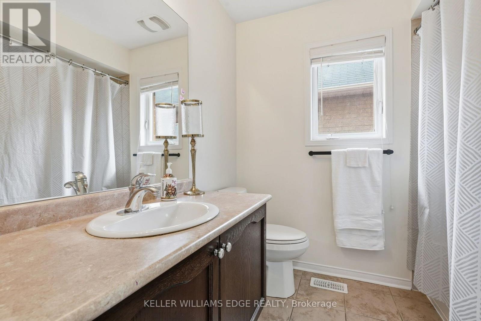 2nd Floor - 4PC Bath - 4828 Verdi Street, Burlington, ON