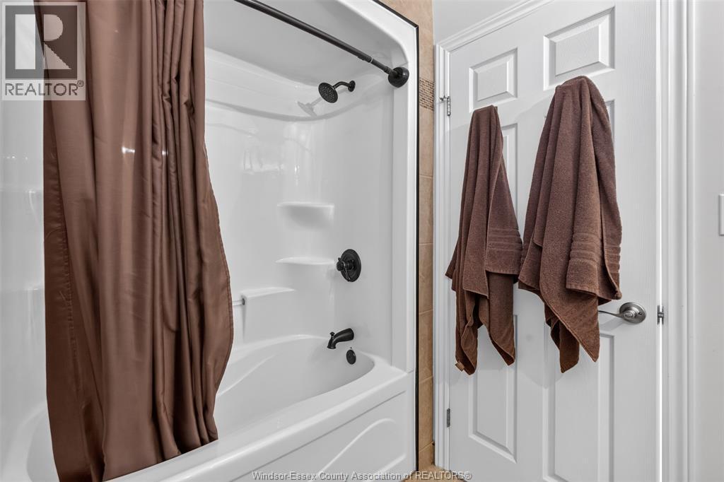 399 Poplar Drive, Lakeshore, ON