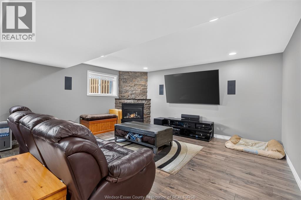 399 Poplar Drive, Lakeshore, ON