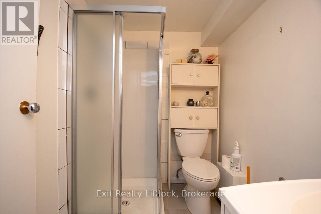 Downstairs Bathroom - 445 Arndon Avenue, Peterborough (Otonabee Ward 1), ON