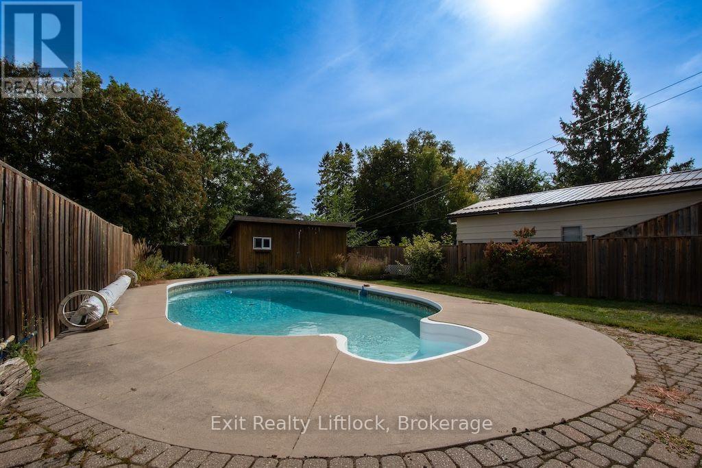Inground Pool with Steps - 445 Arndon Avenue, Peterborough (Otonabee Ward 1), ON