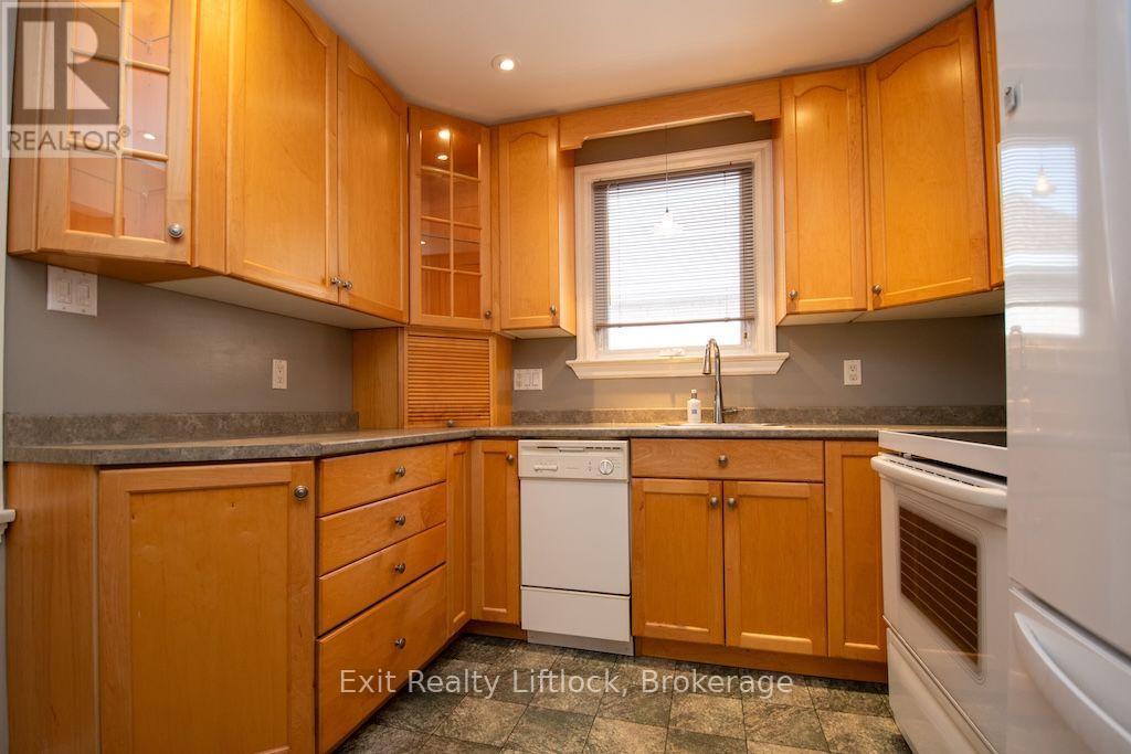 Kitchen - 445 Arndon Avenue, Peterborough (Otonabee Ward 1), ON