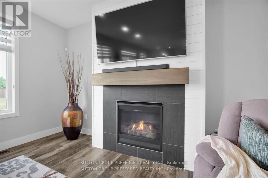 551 Scenic Court, Warwick (Watford), ON